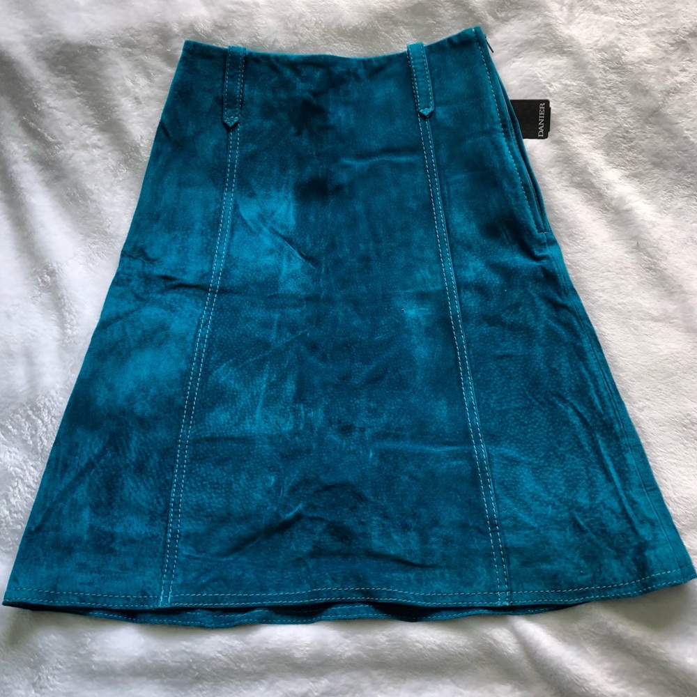Danier leather, suede high waisted skirt, size 0, teal,